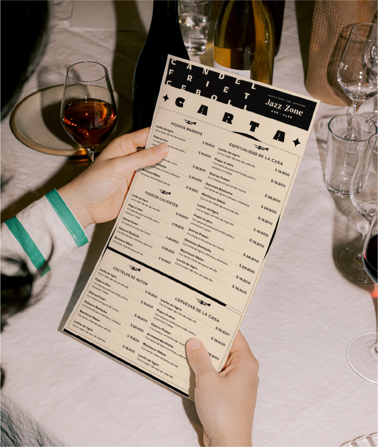 Aplicación del logotipo Singular en fachada